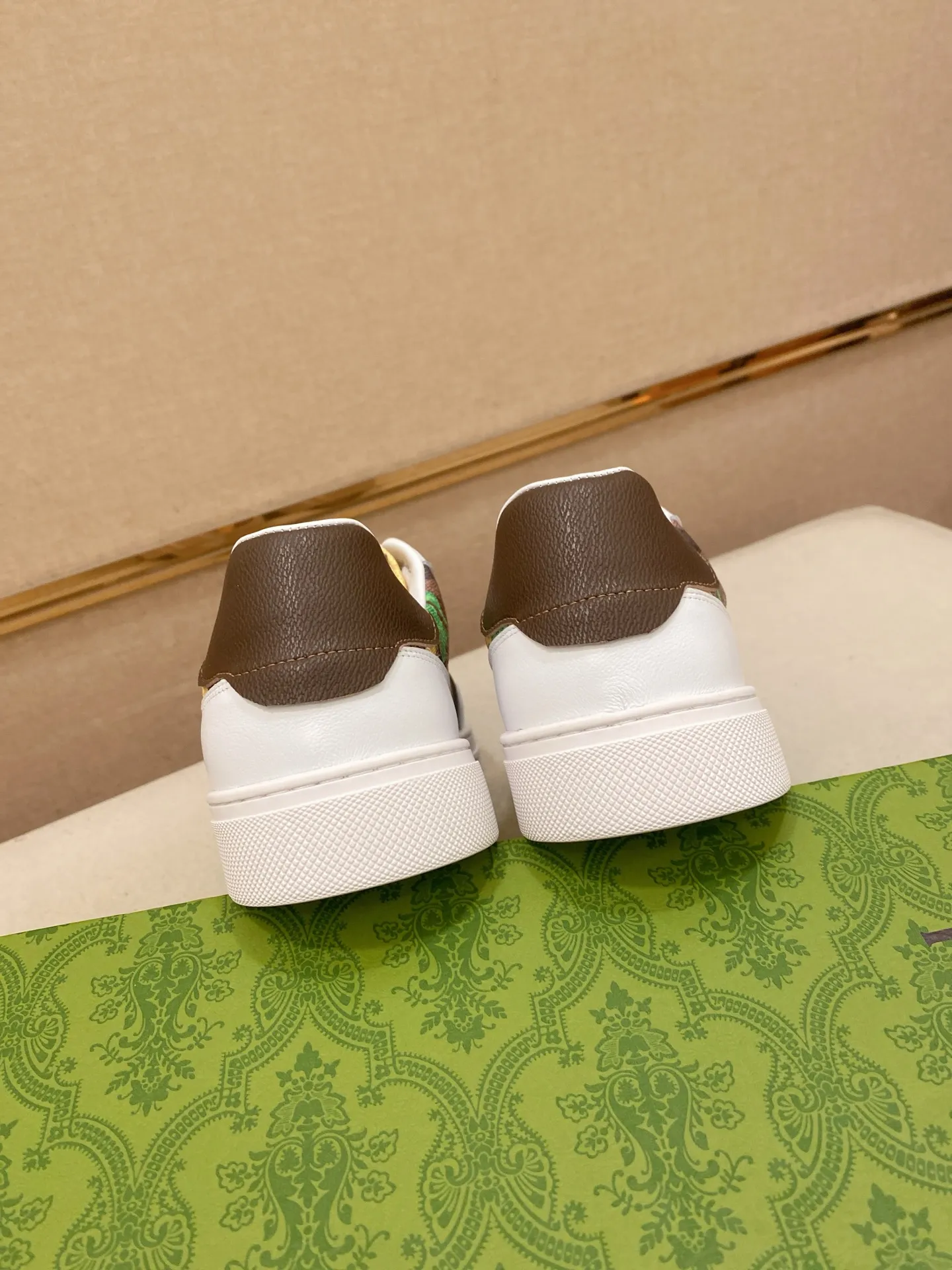 Ex-factory price 380💰【Gucci】Gucci men’s latest series of casual shoes! The official website is built 1:1. The upper is made of imported high-quality cowhide, and the lining is made of high-quality sheepskin, which is soft and comfortable. Picky selection of materials and exquisite workmanship give you the best enjoyment. Number of yards: 38-44 yards.